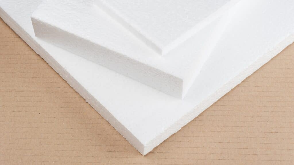 Plaques de polystyrène pour la protection des produits dans les emballages carton